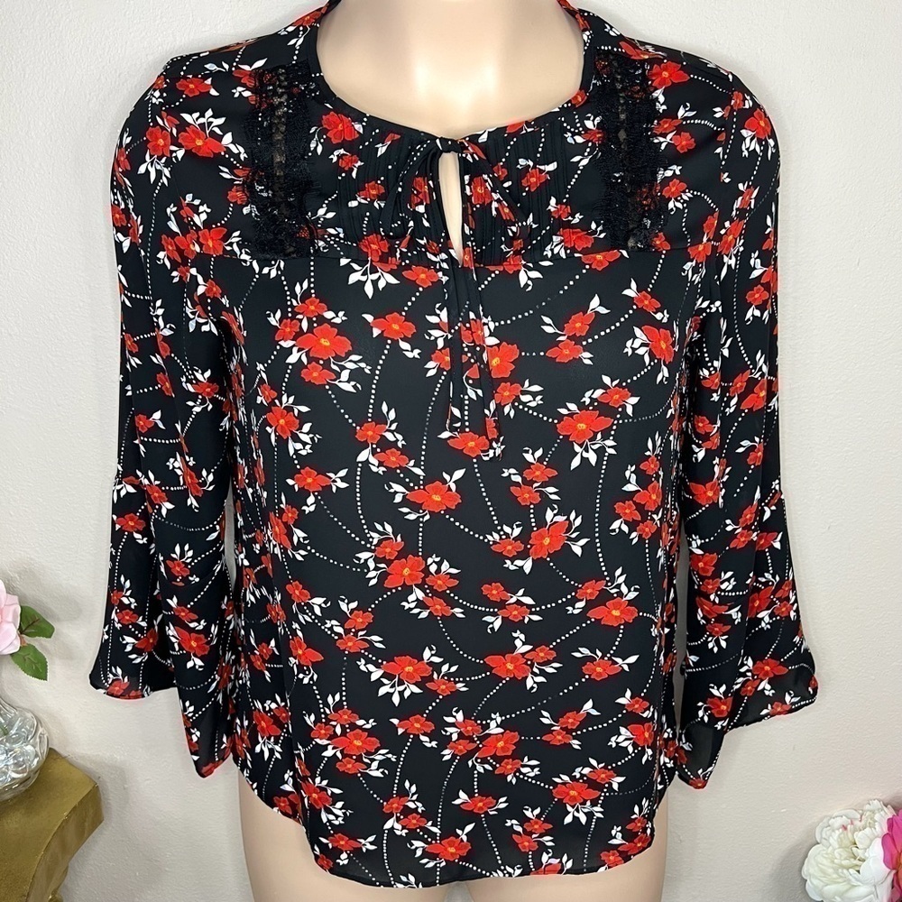 L Violet & Claire Red & Black Floral Blouse Bell Sleeve Large 12 14